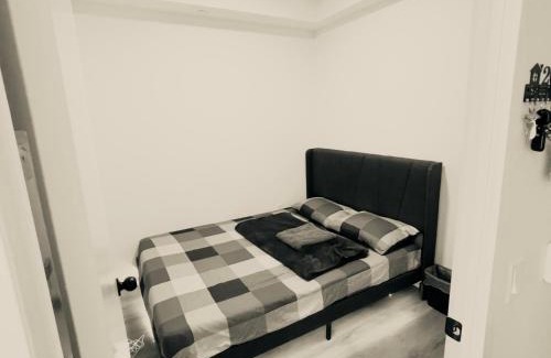 Vaughan House | Chic Retreat Pet & Smoke-Friendly, Balcony Views, Prime Location