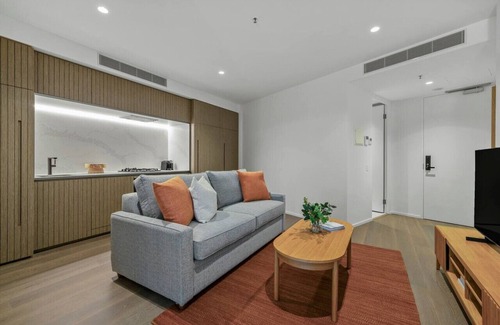 Abbotsford Apartment | Chic Riverside Retreat Richmond