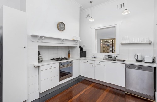 West Perth House | Chic Semi-Detached 2-Bed Home with Outdoor Dining