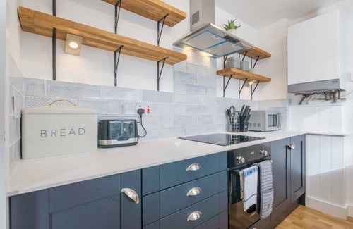 Cambridge Apartment | Chic, spacious Cambridge apt!