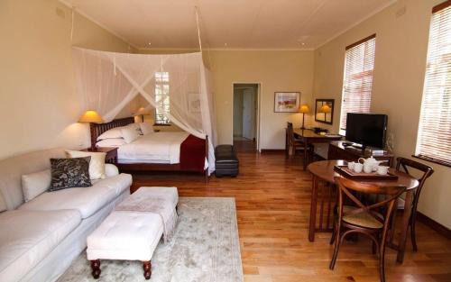 Harare Apartment | Chic studio nestled in lovely garden and pool-2254
