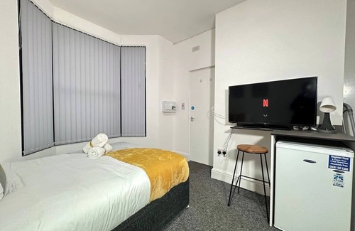 Kidderminster Apartment | Chic Studio Retreat in Kidderminster