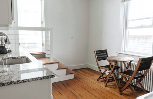 Yachting Village Apartment | CHIC Thames Str. Deck Harbor Views free parking