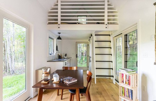Bloomville House | Chic Tiny House Hideaway | Peaceful Country Retreat
