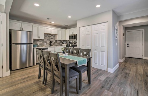 Kimberling City House | Chic Townhome ~ 6 Mi to Talking Rocks Cavern!