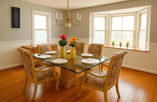 Towson House | Chic Towson Townhome Near Baltimore