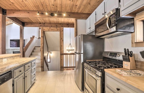 Truckee House | Chic Truckee Cabin Close to Golf Course & Hiking