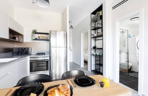 Florentin Apartment | Chic Urban Getaway with Balcony & Mamad by Sea N Rent