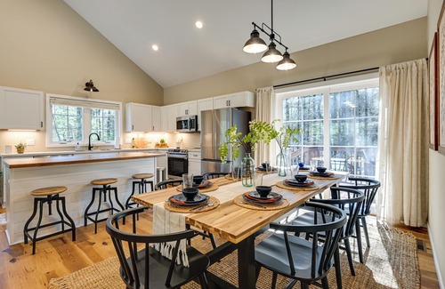 Wisconsin Dells Cottage | Chic Wisconsin Retreat w/Deck, Grill & Fire Pit!