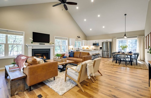 Wisconsin Dells Cottage | Chic Wisconsin Retreat w/Deck, Grill & Fire Pit!