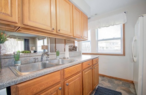 Merrillville Condo | Chicagoland/Northwest Indiana Corporate Condo Travel Nurses/Oil Refinery