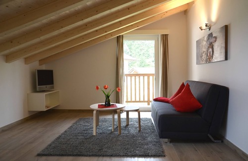 Foiana Apartment | Child-friendly accommodation with swimming pool in a family environment.