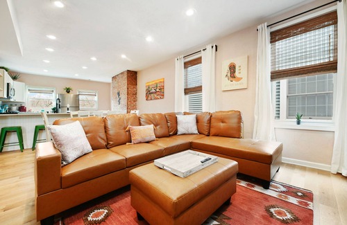 Aspinwall House | Child Friendly, Parking, King Bed, 15 min to Downtown