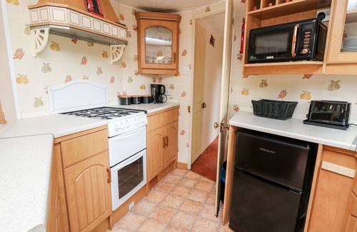 Pont-ar-gothi Cottage | CHILL OUT HOLIDAY, pet friendly, with a garden in Pencader