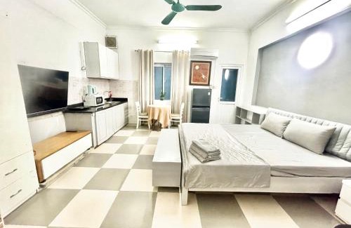 Nhat Tan Apartment | CHILLING SUDIO 11 Trinh Cong Son close Ho Tay vs Lotte mail !