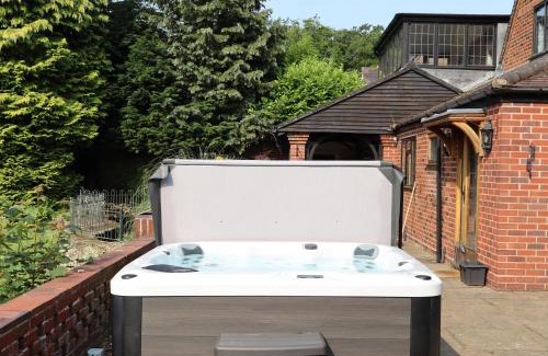 Cannock House | Chimneys Hot Tub Country Escape