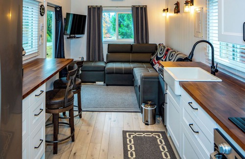 Port Alberni Hotel | Chims Motel