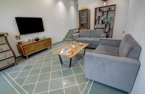 Saunta Vaddo Villa | ChitChat Villa, 3BHK Private Pool with Caretaker, Baga