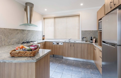 Apollo Bay Villa | Chocolate Gannets - Seafront Villa with full ocean views, 50meters from beach