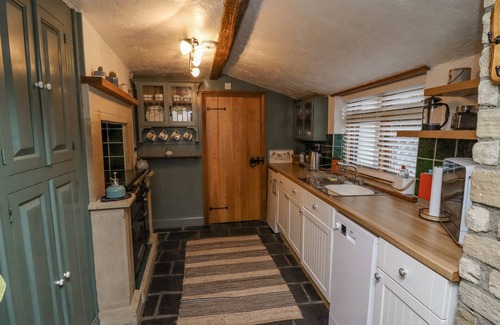 Ruswarp Cottage | CHOLMLEY COTTAGE, pet friendly, character holiday cottage in Ruswarp