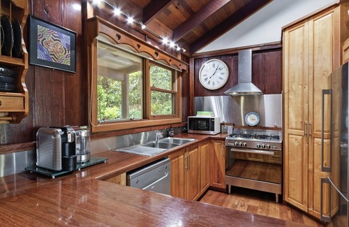 Bilpin Cottage | CHRISTOPHERS COTTAGE - the quintessential mountains retreat - SPECIALS ON NOW !