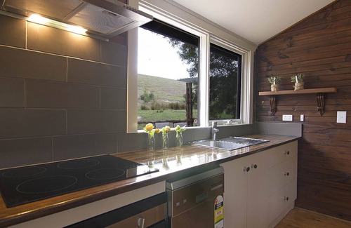 Chum Creek Cottage | Chum Creek Hut - Luxury Country Cottage on beautiful horse property.