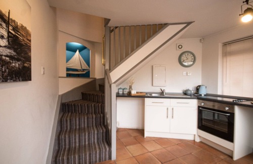 Burnham Market Cottage | Church View - sleeps 4 guests in 2 bedrooms