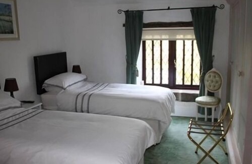 Chesterfield Bed & Breakfast | Church Villa B&B
