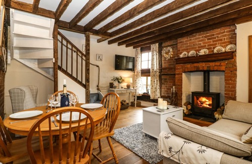 Bushley Cottage | CHURCHEND COTTAGE, family friendly, with open fire in Tewkesbury