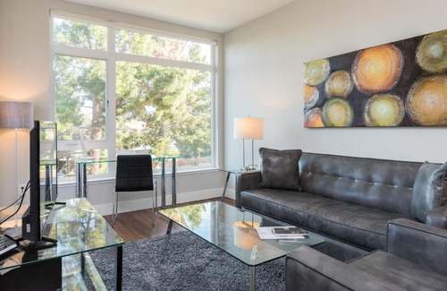 Shoreline West Apartment | Churchill Living Montrose