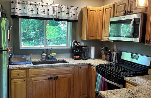 Mountain House | Chute Pond Chalet: Charming 4-Bed Lakefront Cottage on Chute Pond