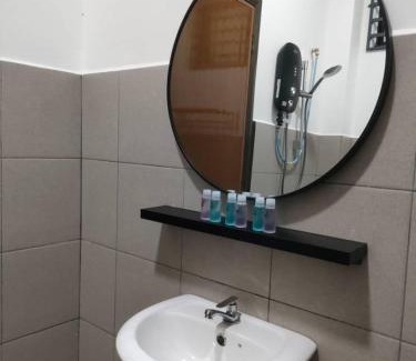 Bukit Rambai House | Cik Yam Homestay Pool, Melaka l For Malay Only