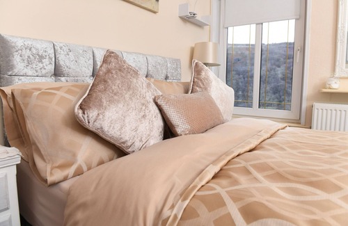 Margam House | Cilbrwyn Countryside Retreat