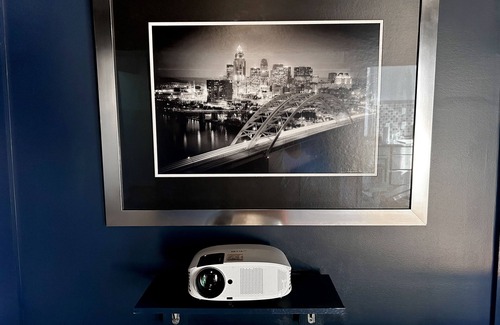 West Price Hill Apartment | Cinematic Queen City Suite-10 Mins to Downtown