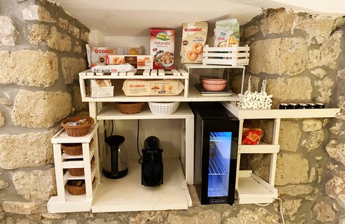 San Felice Circeo Apartment | Circeii, apartment with bedroom, living room and exterior with bathtub