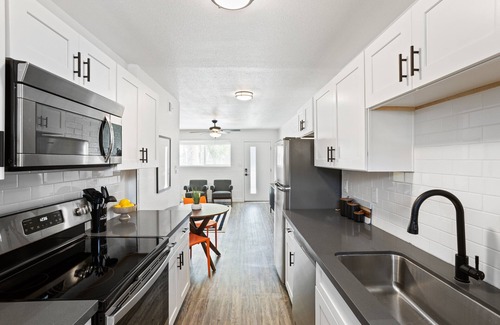 Entertainment District House | Citrus - Walk to Old Town & Entertainment District