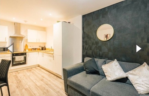 Sheffield Apartment | City centre gem: Luxe 1 bed flat