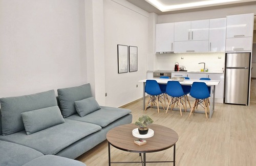 Thessaloniki Apartment | City Center Apartment with a Modern Breeze