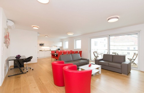 Leopoldstadt Apartment | City Center Penthouse: Modern 5BR w/AC, Riverside