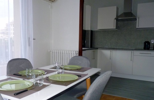 Clemenceau Apartment | CITY CENTER PLACE DE CATALOGNE MOUNTAIN BEACHES ACCESS