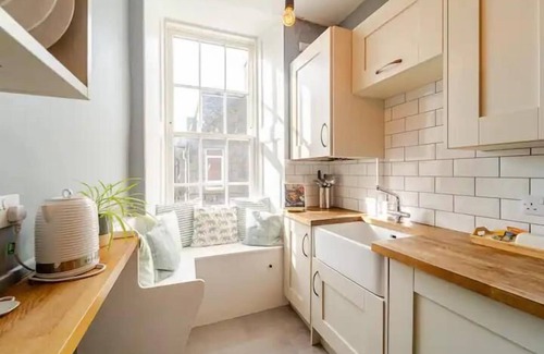 Central Aberdeen Apartment | City Centre - 1 Bed - Sleeps 2 - Pet Friendly