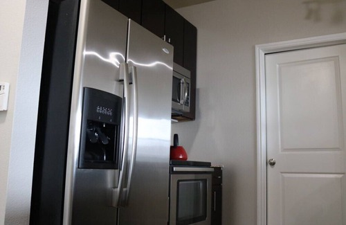 Memorial Apartment | City Centre 2 bed, 2bath, gym, free parking