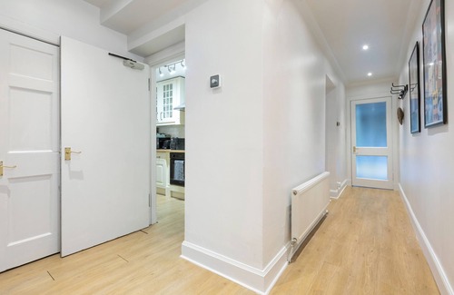 Newington Apartment | City centre apartment - 5 minute walk from the old town!