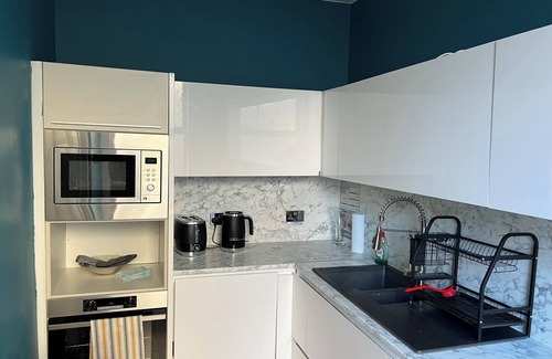 Tollcross Apartment | City Centre Garden Hideaway