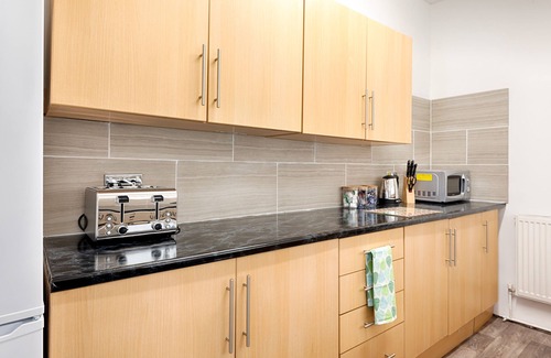 Castle House | City Centre, Parking, Smart TV's In All Rooms