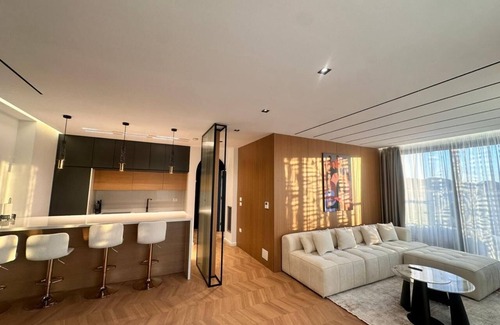 Blloku Apartment | City Centre Penthouse (Outdoor Bathroom + BBQ)
