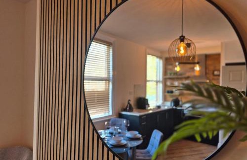 Pontrilas Apartment | City Centre Sanctuary with parking space