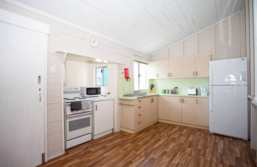 Mackay House | CITY CENTRE, WATER PARK, WIFI, PAYTV