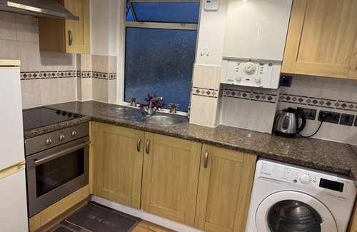 West Hendon Apartment | City Chic 2 Bedroom Duplex flat, North West London