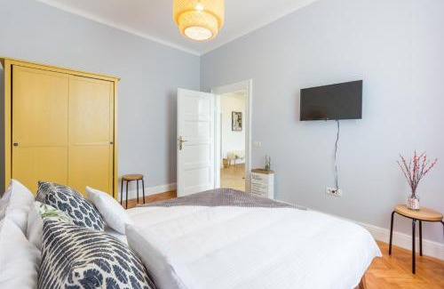 Cluj-Napoca Apartment | City Chic 3 Bedroom Apartment